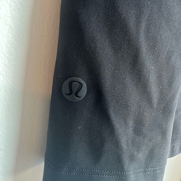 Lululemon On the Fly mid-rise shirt 2.5” - Picture 5 of 6